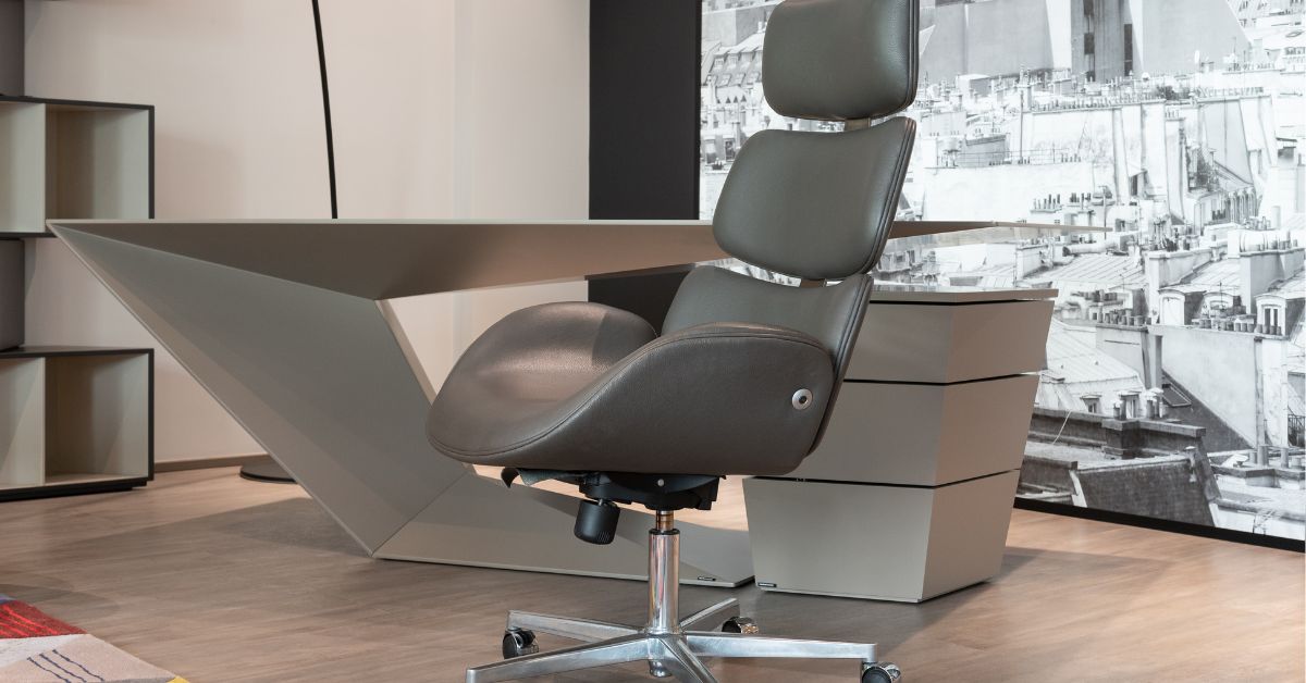 How Can You Determine the Right Price for Selling Used Office Furniture?